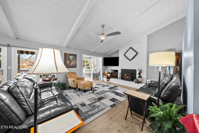 244 Lakeside Dr, Fairfield Glade, TN 38558