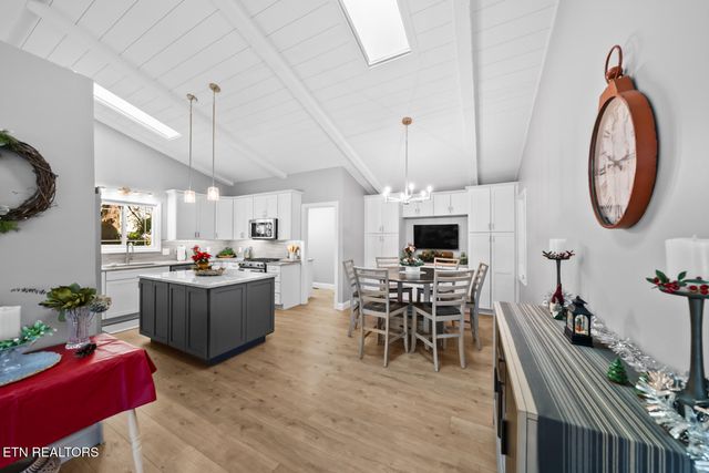 244 Lakeside Dr, Fairfield Glade, TN 38558