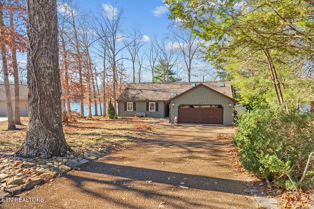 244 Lakeside Dr, Fairfield Glade, TN 38558