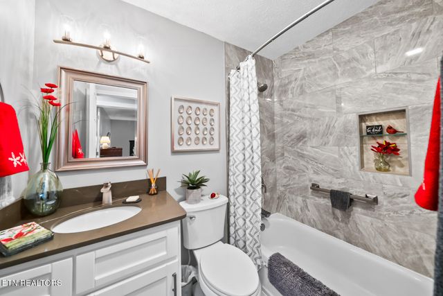 244 Lakeside Dr, Fairfield Glade, TN 38558