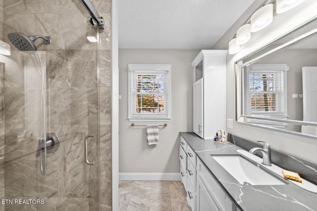 244 Lakeside Dr, Fairfield Glade, TN 38558