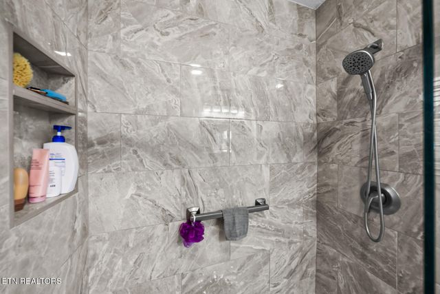 244 Lakeside Dr, Fairfield Glade, TN 38558