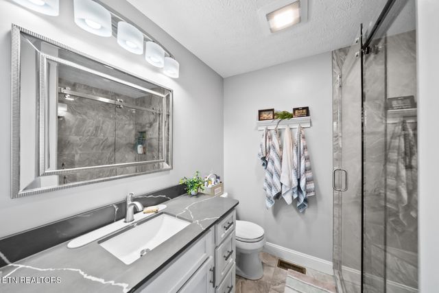 244 Lakeside Dr, Fairfield Glade, TN 38558