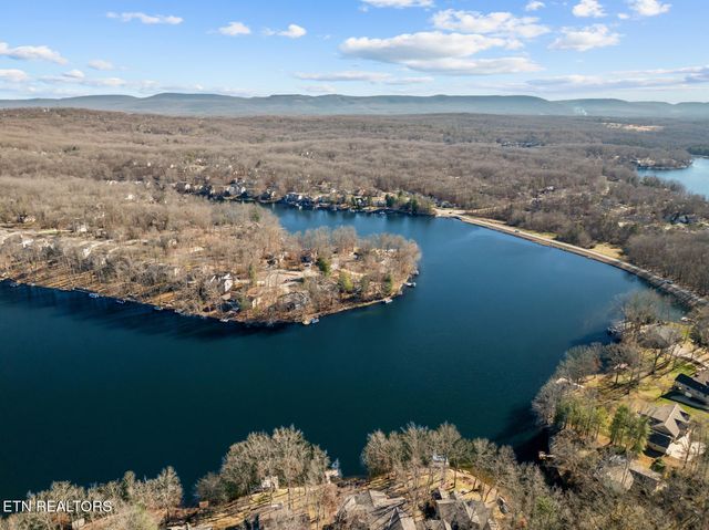 244 Lakeside Dr, Fairfield Glade, TN 38558