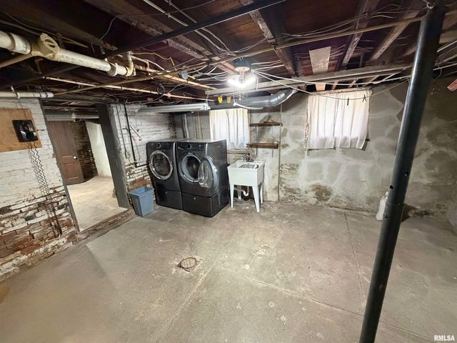 23611 N County Highway 22 Highway, Canton, IL 61520