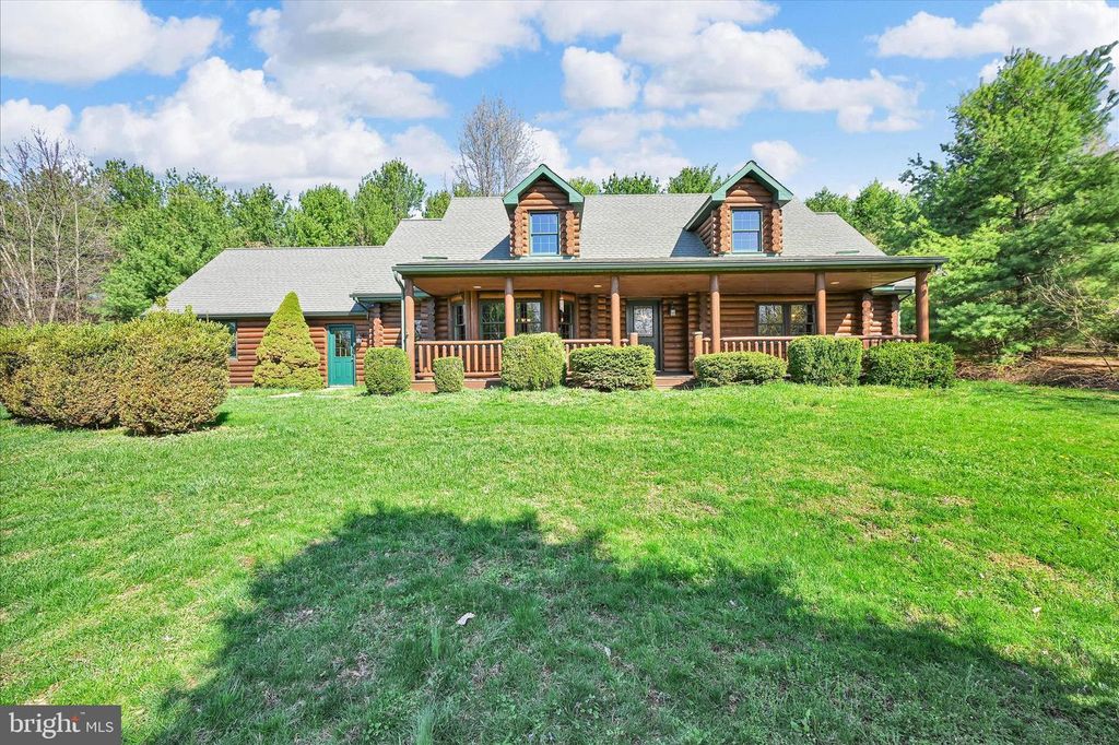 1080 CANADOCHLY RD, York, PA 17406