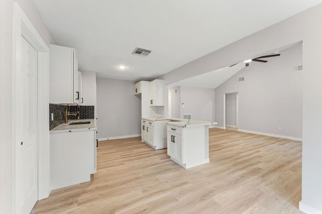 30 N Drifting Leaf Court, Spring, TX 77380