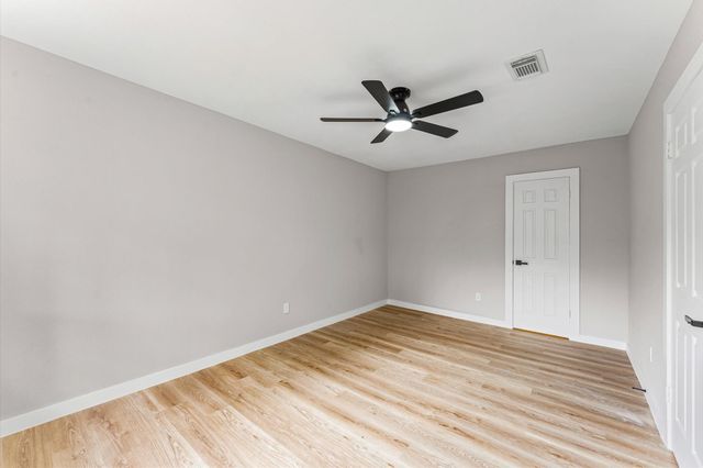 30 N Drifting Leaf Court, Spring, TX 77380