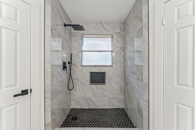 30 N Drifting Leaf Court, Spring, TX 77380