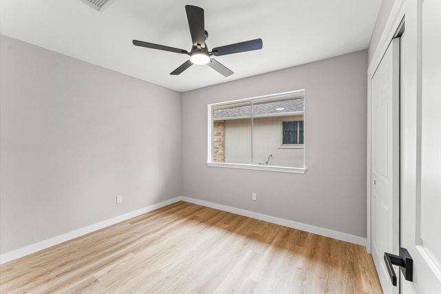 30 N Drifting Leaf Court, Spring, TX 77380