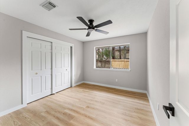 30 N Drifting Leaf Court, Spring, TX 77380