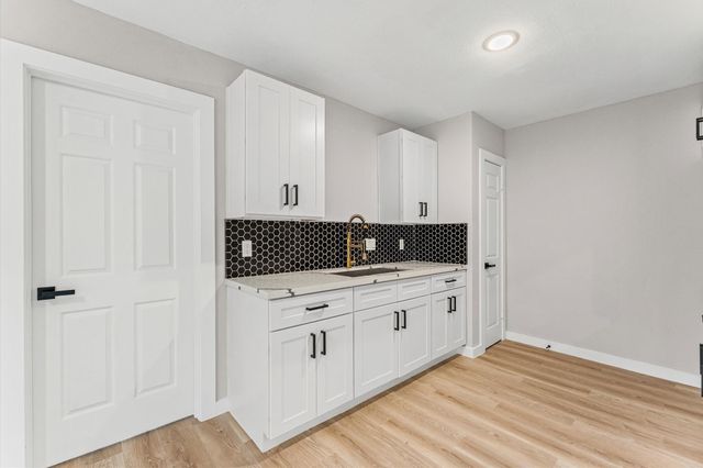 30 N Drifting Leaf Court, Spring, TX 77380