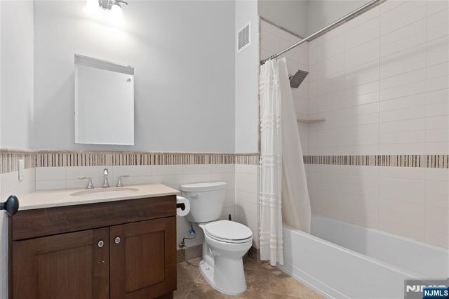 1600 Kaufer Lane 3, Fort Lee, NJ 07024