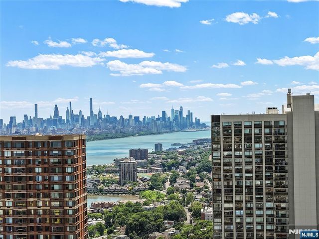 1600 Kaufer Lane 3, Fort Lee, NJ 07024