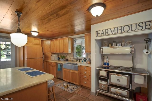 206 Mcpeek Rd, Andover Twp., NJ 07848