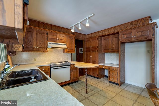 213 MAPLE AVE, Quarryville, PA 17566