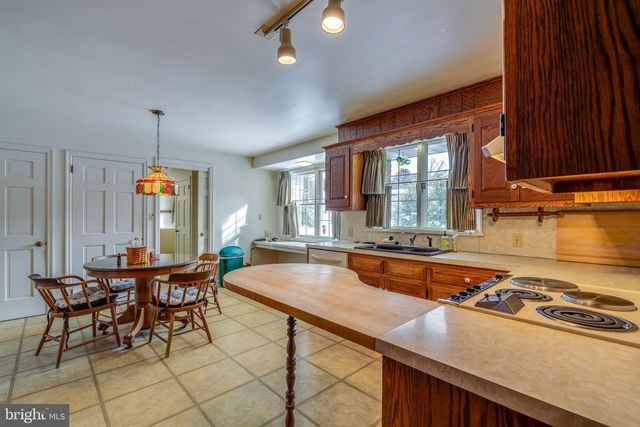 213 MAPLE AVE, Quarryville, PA 17566