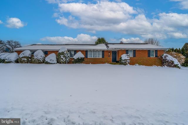 213 MAPLE AVE, Quarryville, PA 17566