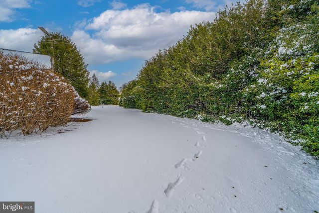 213 MAPLE AVE, Quarryville, PA 17566