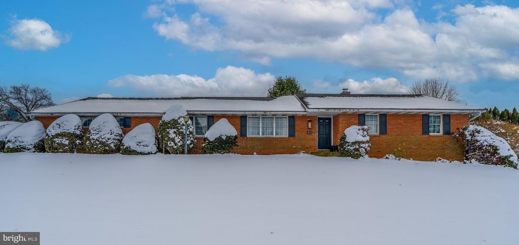 213 MAPLE AVE, Quarryville, PA 17566