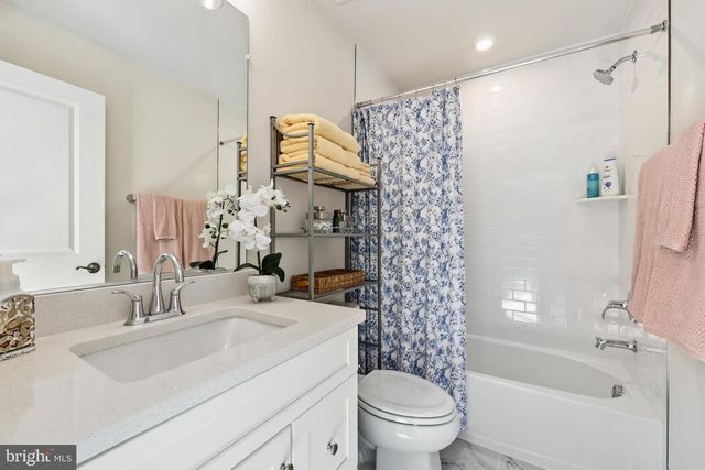 1027 VENIFENA TER SE, Leesburg, VA 20175