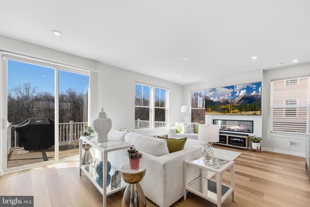 1027 VENIFENA TER SE, Leesburg, VA 20175