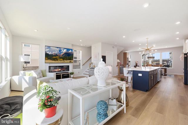 1027 VENIFENA TER SE, Leesburg, VA 20175