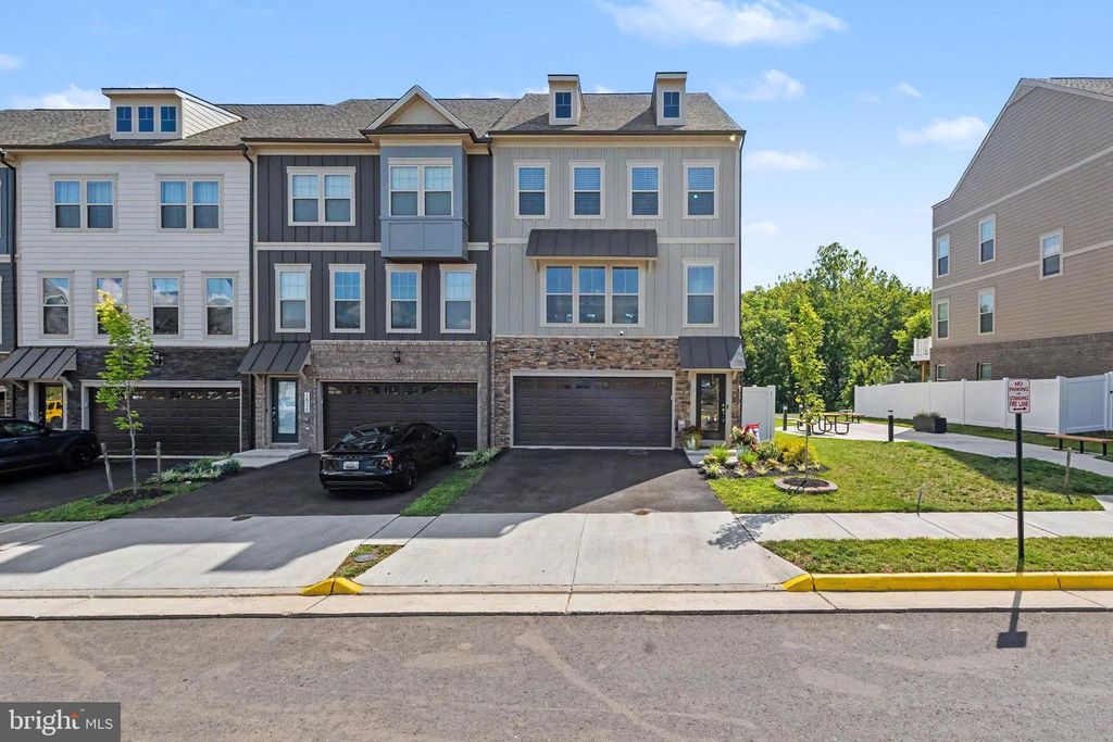 1027 VENIFENA TER SE, Leesburg, VA 20175