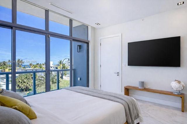 2890 N Ocean Dr, Hollywood, FL 33019