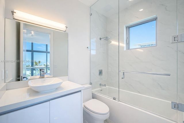 2890 N Ocean Dr, Hollywood, FL 33019