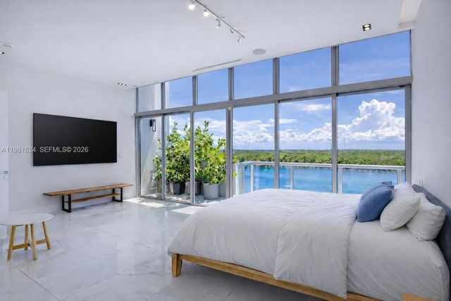 2890 N Ocean Dr, Hollywood, FL 33019