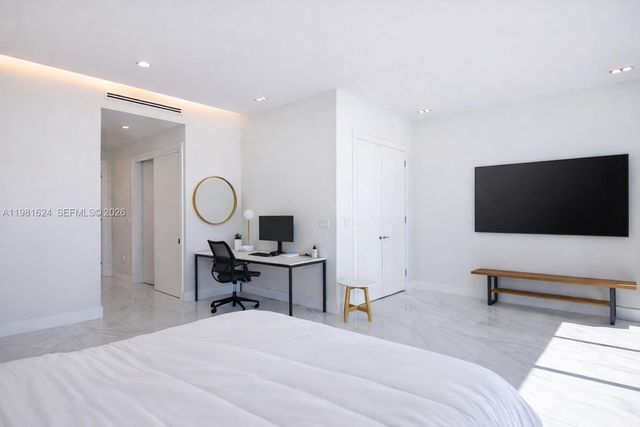 2890 N Ocean Dr, Hollywood, FL 33019