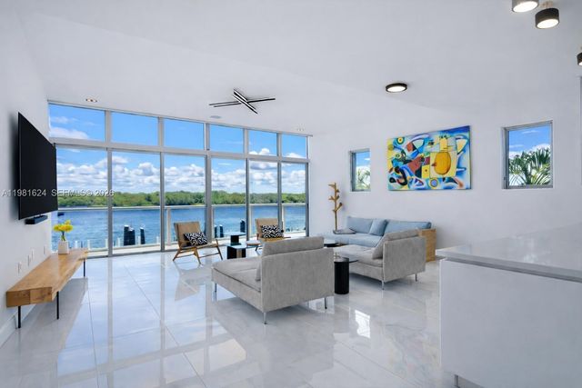 2890 N Ocean Dr, Hollywood, FL 33019