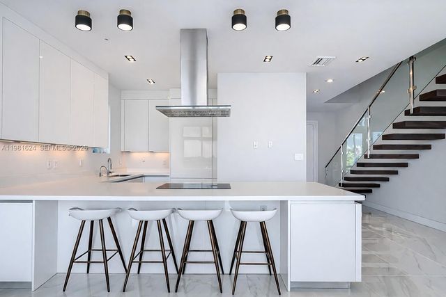 2890 N Ocean Dr, Hollywood, FL 33019