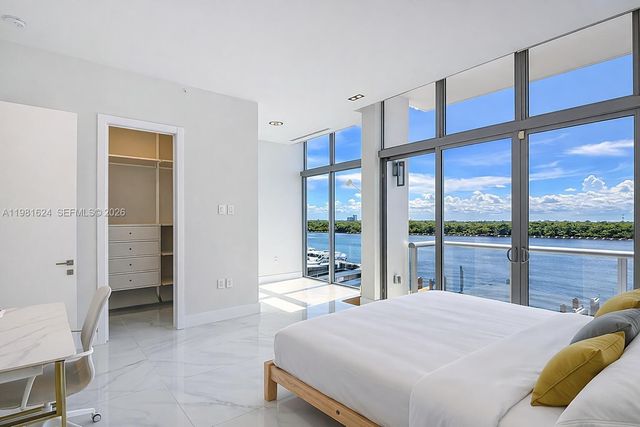 2890 N Ocean Dr, Hollywood, FL 33019