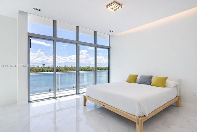 2890 N Ocean Dr, Hollywood, FL 33019