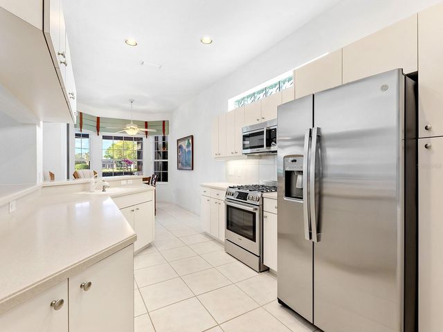 10106 GLENMORE AVENUE, Bradenton, FL 34202