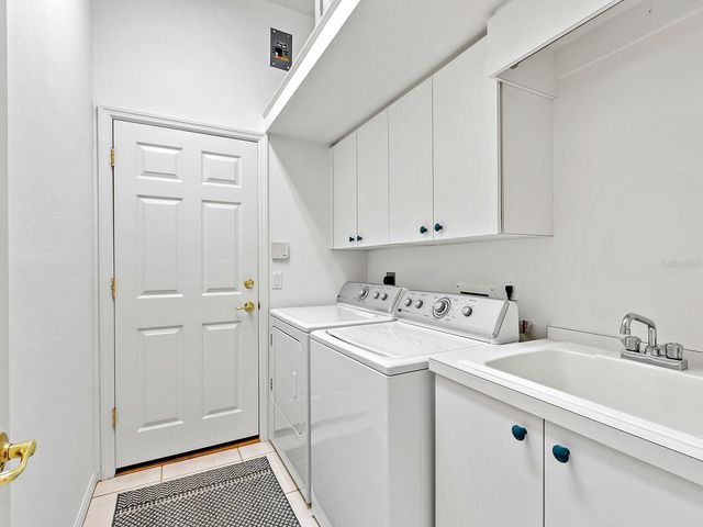 10106 GLENMORE AVENUE, Bradenton, FL 34202