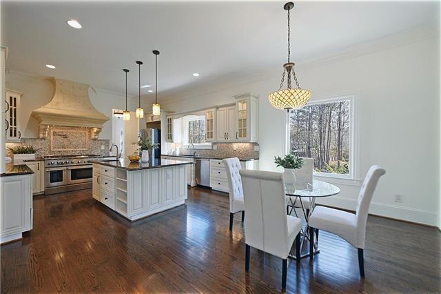 7611 Regency Circle, Atlanta, GA 30350