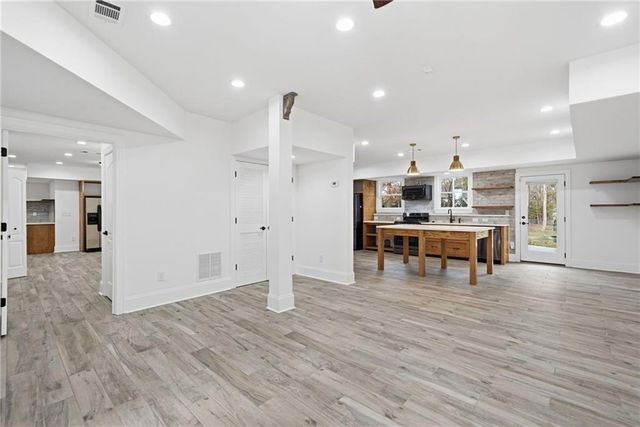 7611 Regency Circle, Atlanta, GA 30350