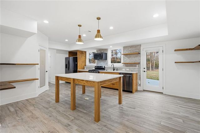 7611 Regency Circle, Atlanta, GA 30350