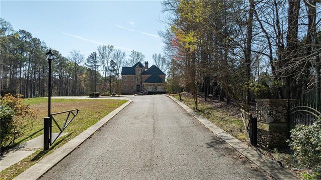 7611 Regency Circle, Atlanta, GA 30350