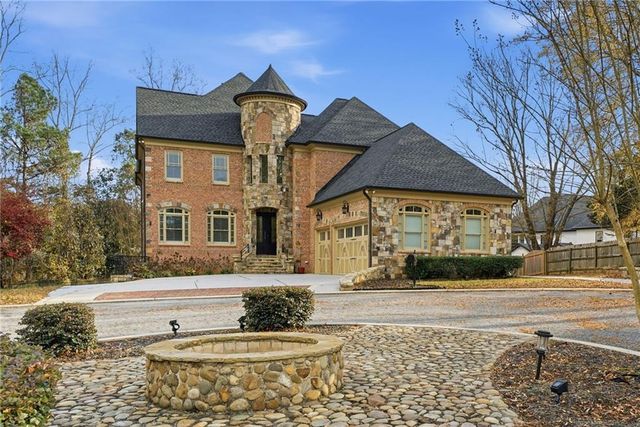 7611 Regency Circle, Atlanta, GA 30350