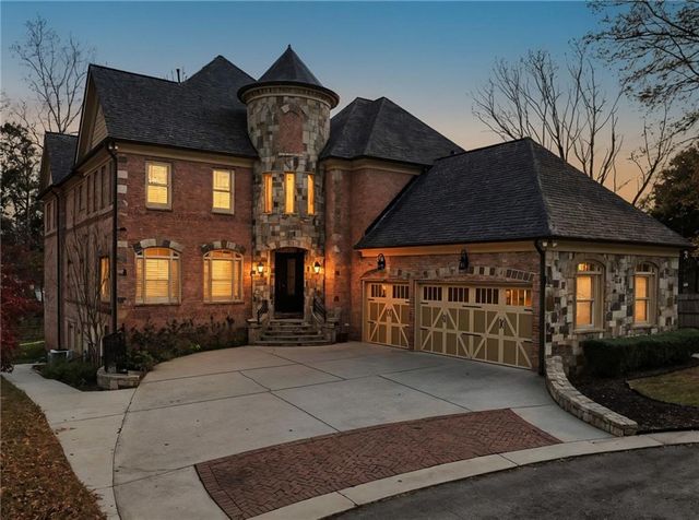 7611 Regency Circle, Atlanta, GA 30350