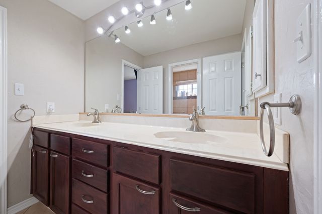 617 Highland Meadows Drive, Highland Village, TX 75077