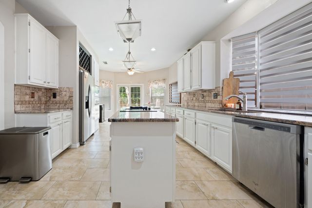 617 Highland Meadows Drive, Highland Village, TX 75077