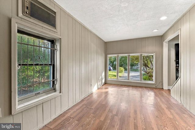 22 ROCK GLEN RD, Wynnewood, PA 19096