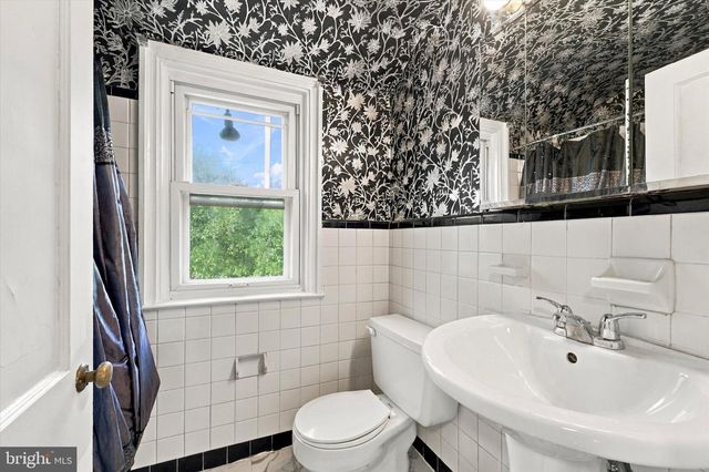22 ROCK GLEN RD, Wynnewood, PA 19096