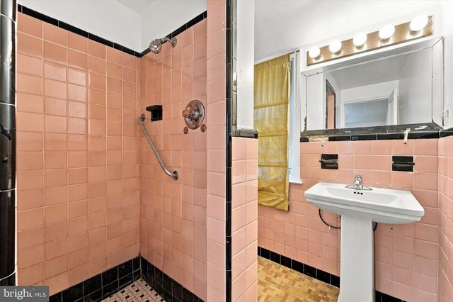 22 ROCK GLEN RD, Wynnewood, PA 19096