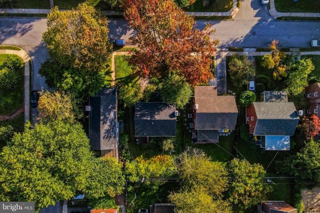 22 ROCK GLEN RD, Wynnewood, PA 19096